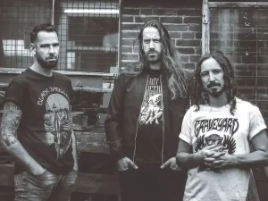 Lest die Review zu "End Of All Time" von AN EVENING WITH KNIVES bei krachfink.de