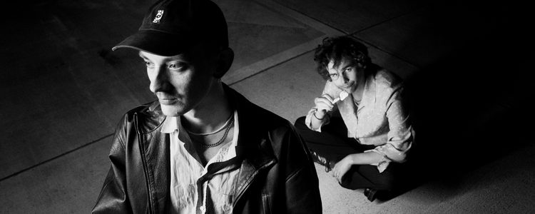 Lest die Review zu "Flowers On Display" von HUMANS AS ORNAMENTS bei krachfink.de